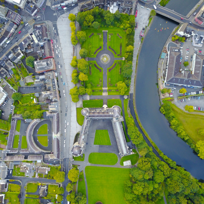 التصميم المعماري والتخطيط الحضري للمجمعات السكنية